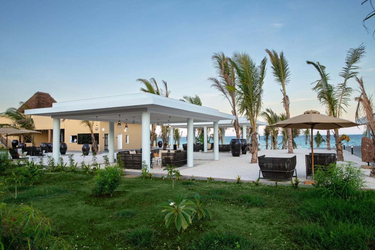 The Mora Zanzibar Hotel Matemwe  Kültér fotó The beach at the Grand at Moon Palace