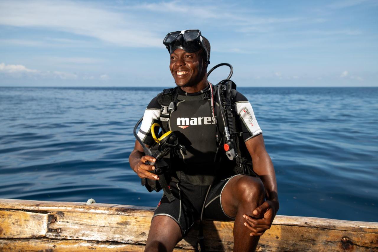The Mora Zanzibar Hotel Matemwe  Kültér fotó A scuba diver