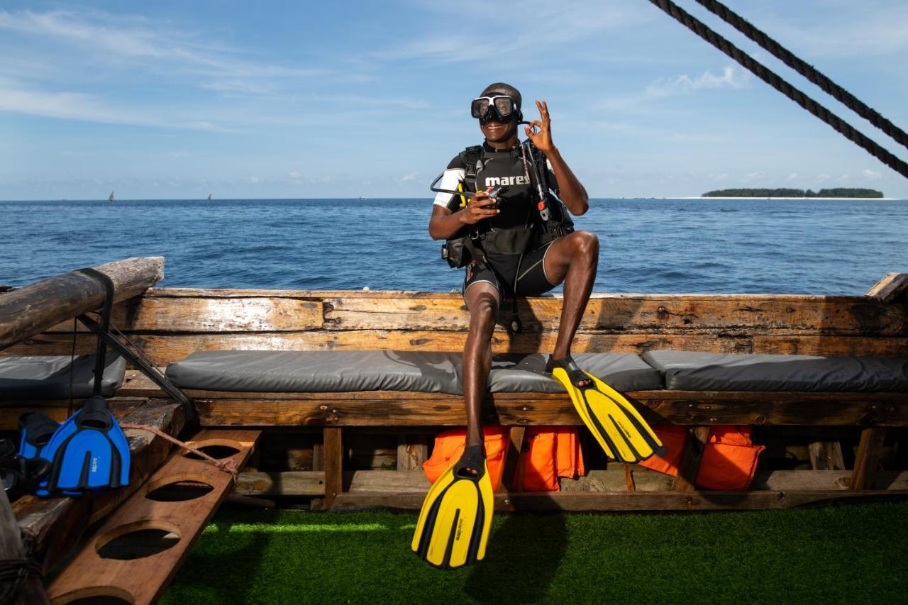 The Mora Zanzibar Hotel Matemwe  Kültér fotó Scuba diver with a pair of open heel fins